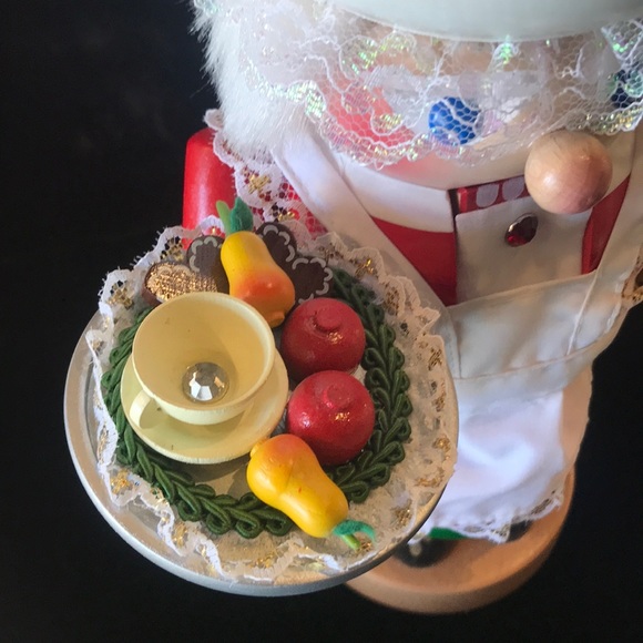 Steinbach Nutcracker MRs Santa Claus - Picture 2 of 5